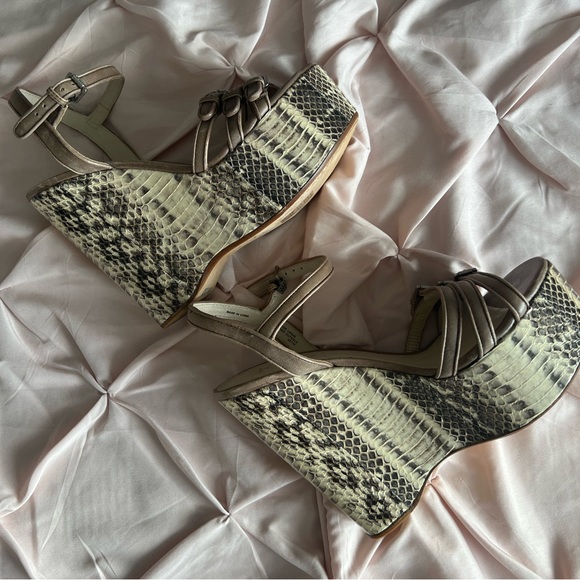 Michael Kors platform sandal (7) - Picture 3 of 11